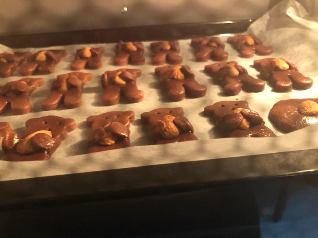 小熊抱杏仁饼干