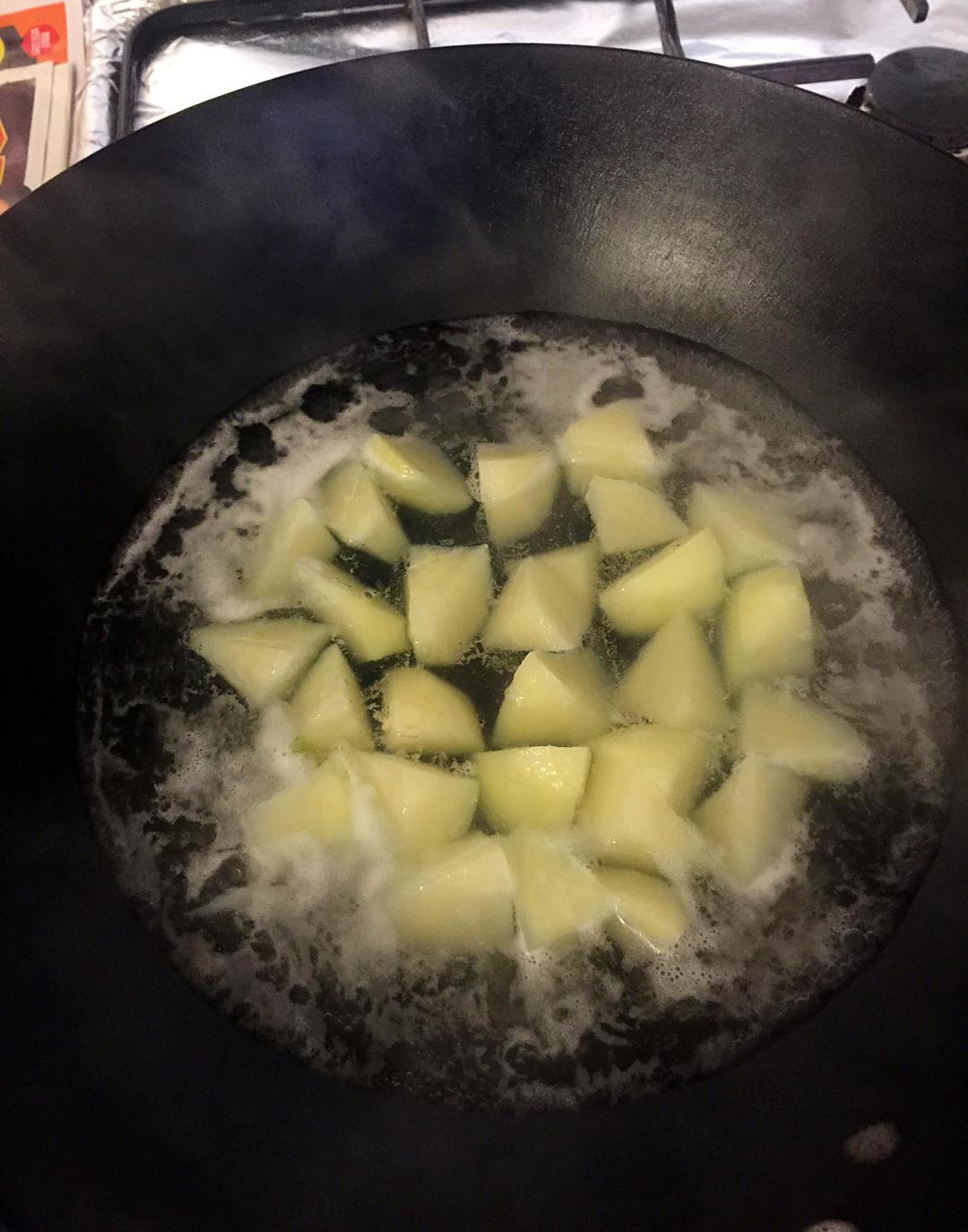 Tandoori唐杜里酱鸡肉炖土豆（印度风味）的做法 步骤2