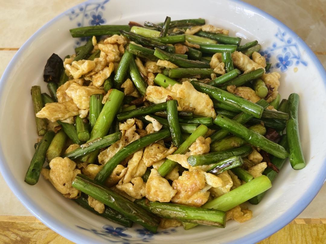 两分钟做好蒜苔炒鸡蛋