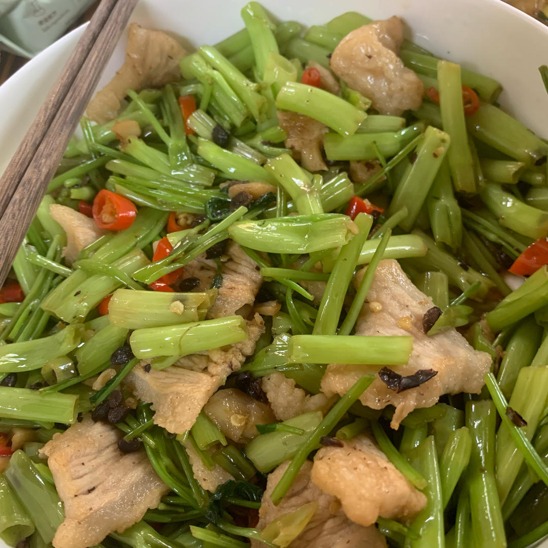 空心菜梗炒辣椒 通菜杆炒肉里面含三种做法