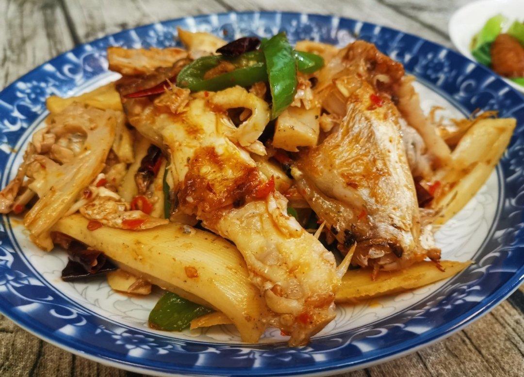香辣干锅扒皮鱼