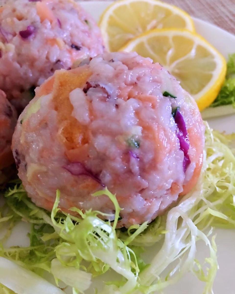 三文鱼糙米饭团
