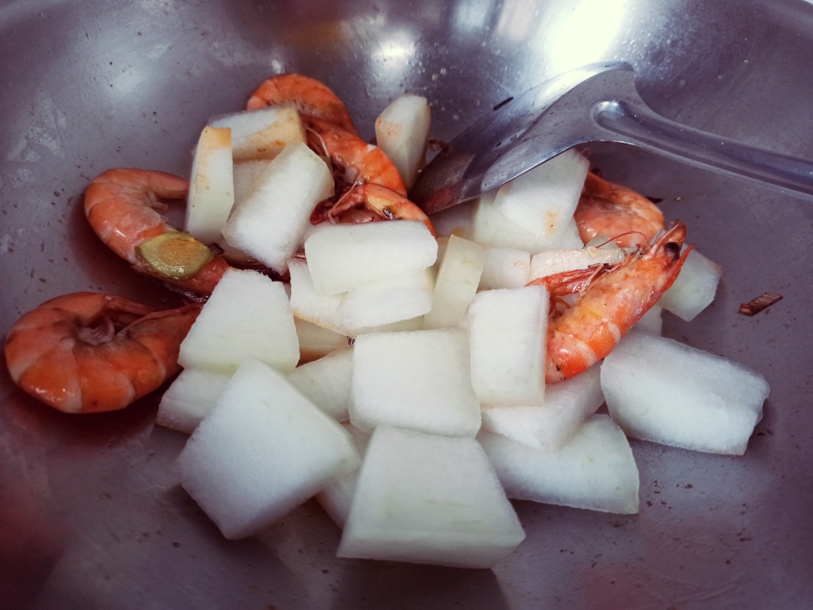 超级鲜的冬瓜鲜虾汤的做法 步骤3
