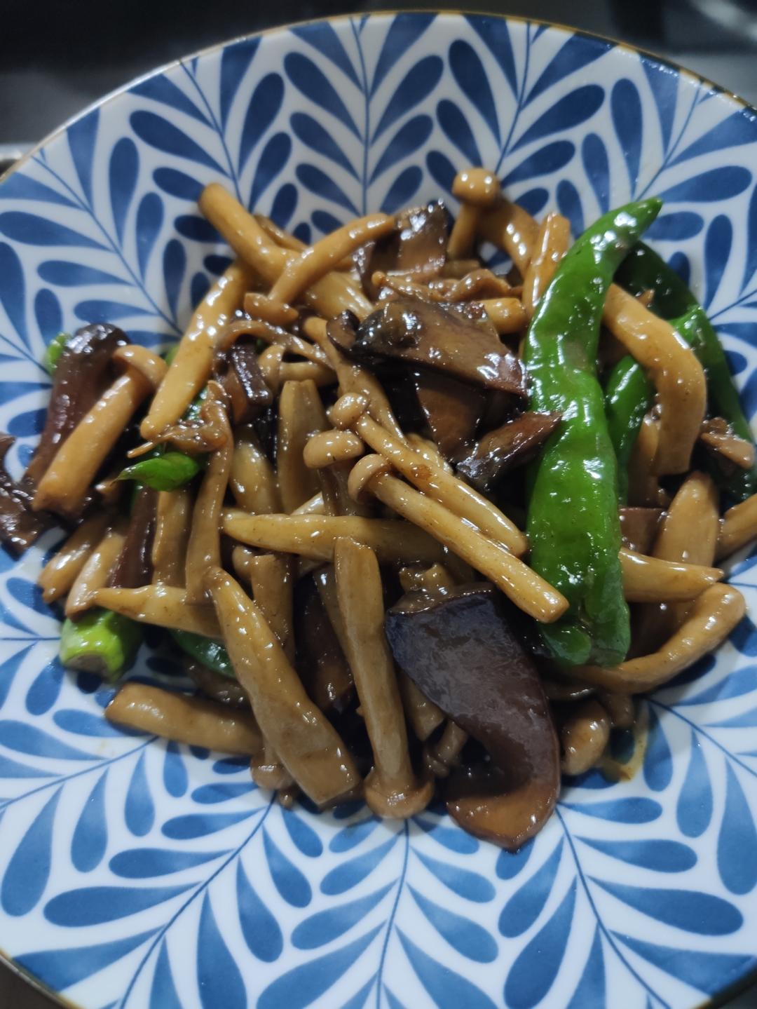 青椒牛肝菌（红见手青）