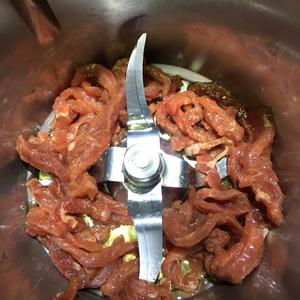水芹菜豆干炒牛肉丝的做法 步骤1