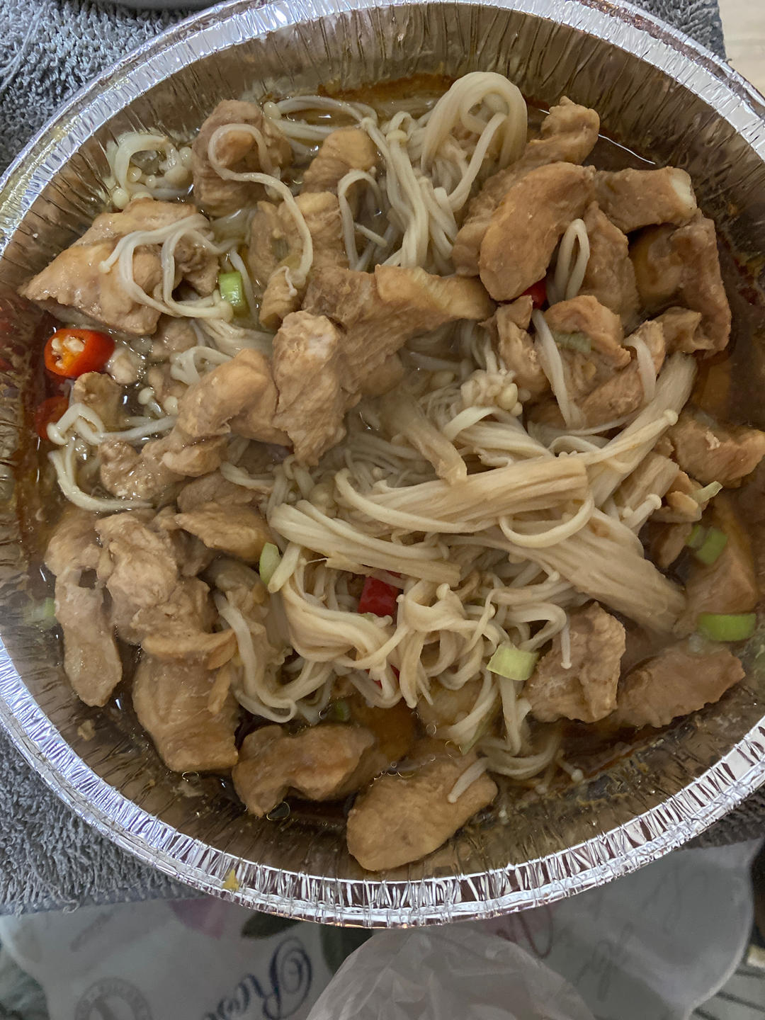 金针菇蒸鸡肉