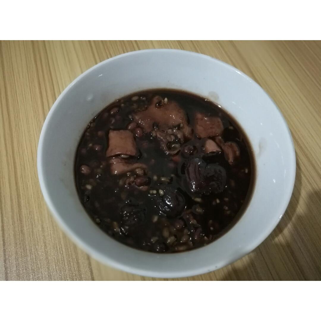 黑米五红炖花胶