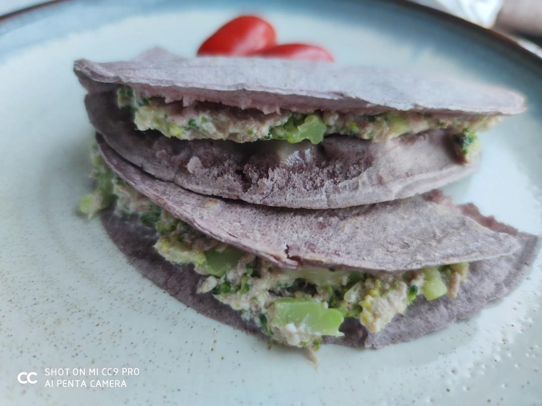 花菜豆鱼酱月牙全麦干酪饼【健康一手握】