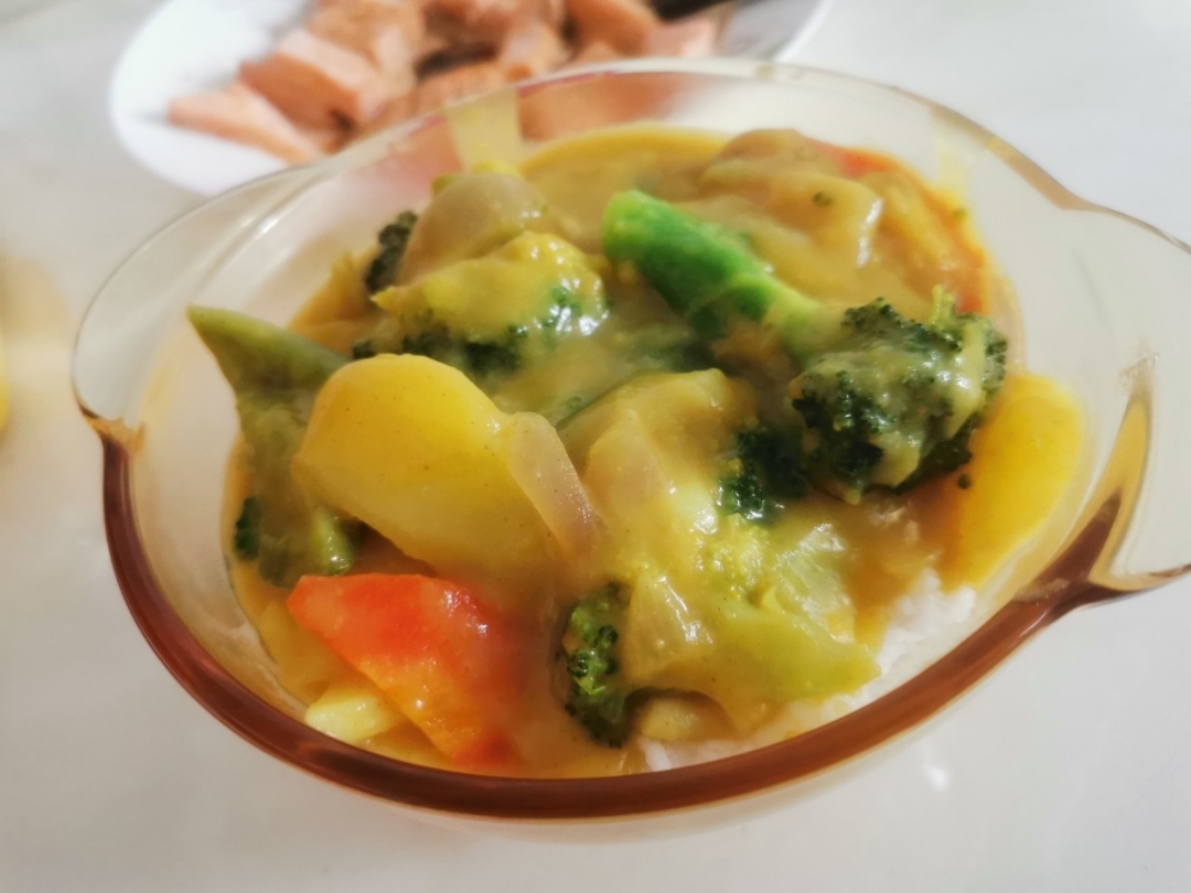 酥软牛腩蔬菜咖喱饭