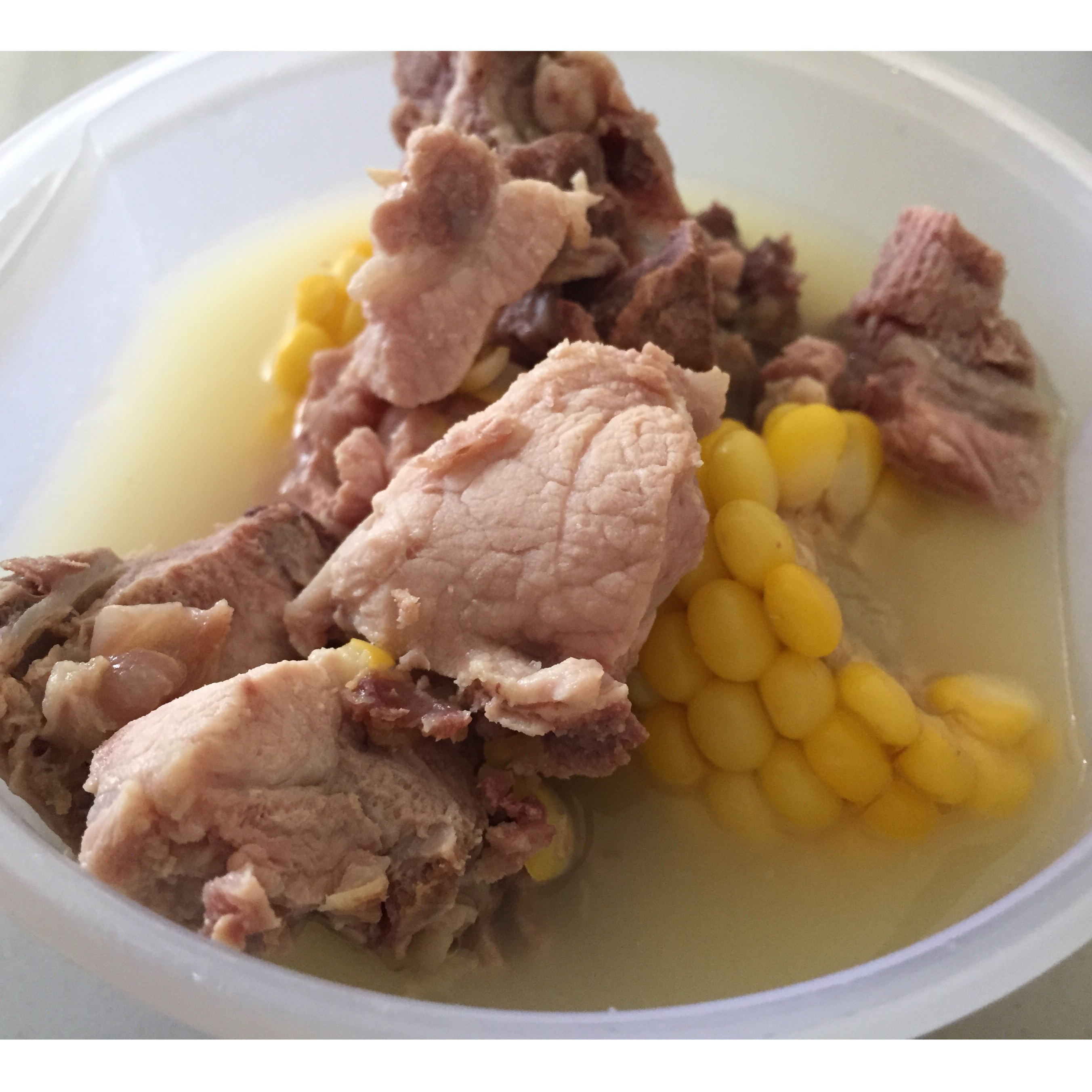 猛玲lynn做的胡萝卜玉米排骨汤