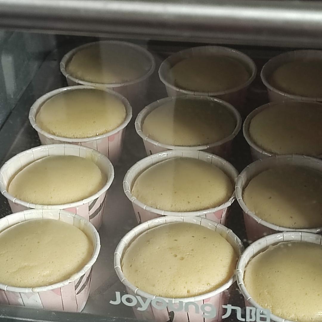 戚风小纸杯蛋糕