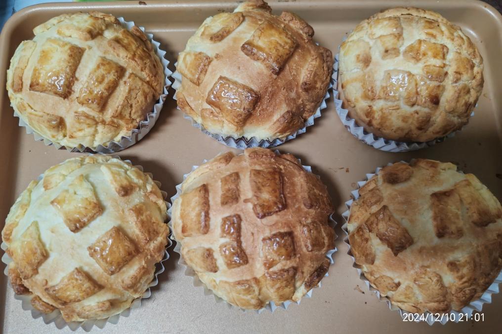 好吃到炸裂的港式菠萝包（附带制作酥皮的小视频）