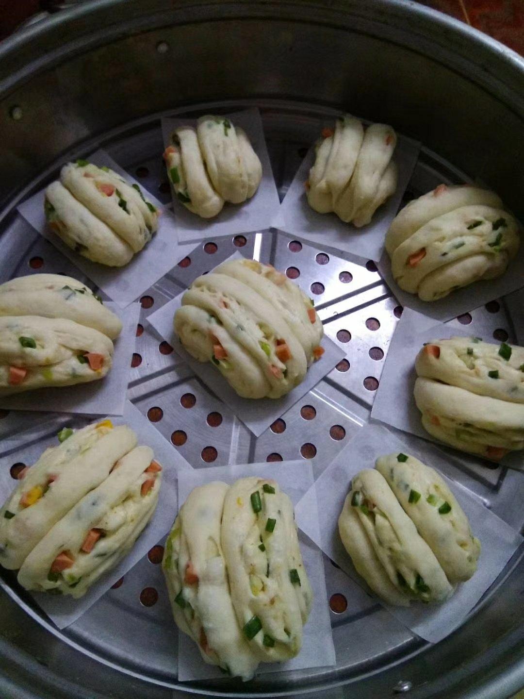 最好吃的火腿葱香花卷—附让葱不变黄的小窍门