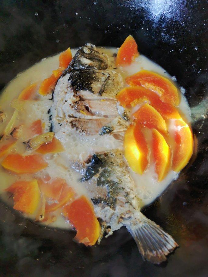 广式月子餐——木瓜鲫鱼汤