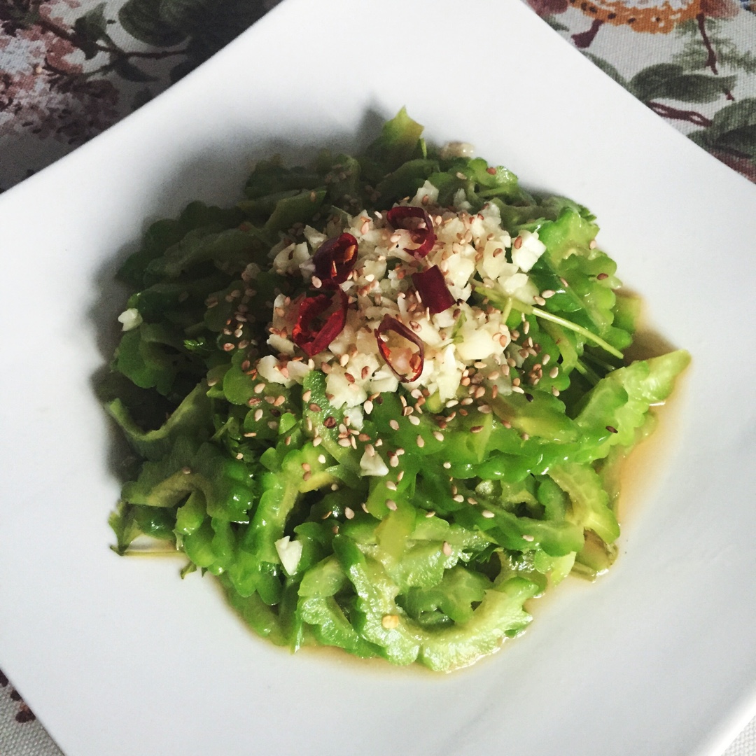 独家秘制凉拌苦瓜