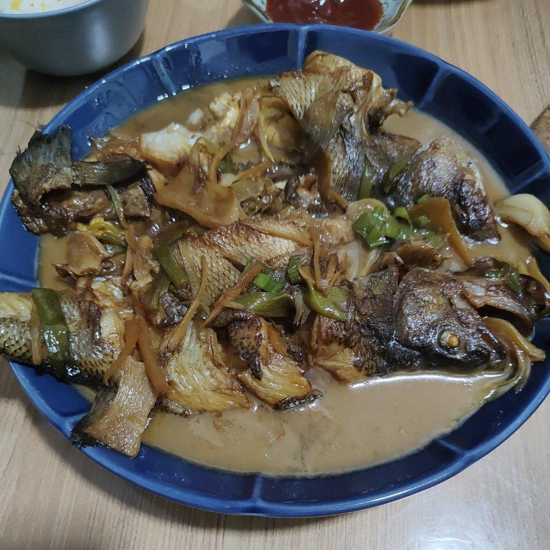红烧黄鱼—鱼皮不破的小窍门