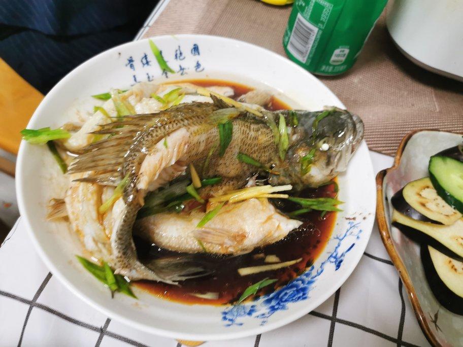 清蒸海鲈鱼