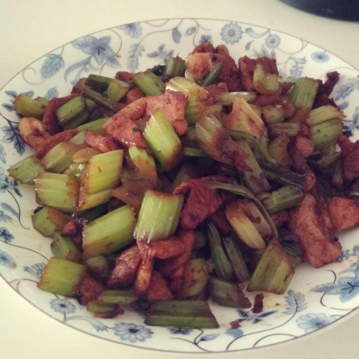 芹菜炒肉