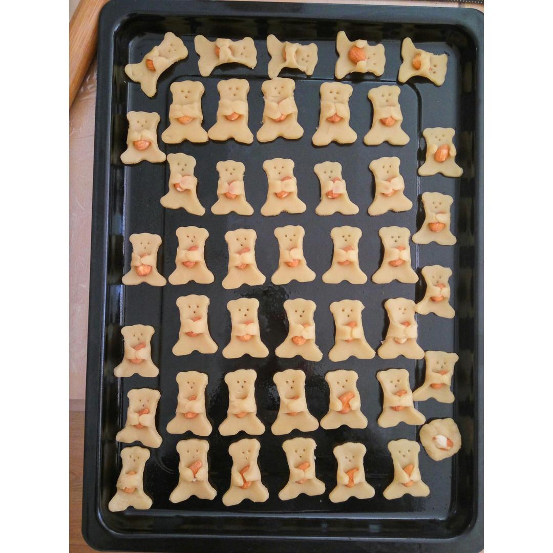 抱杏仁的小熊（造型饼干）