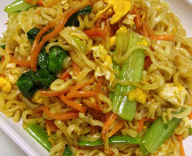 只有一种调料 快手炒方便面的做法