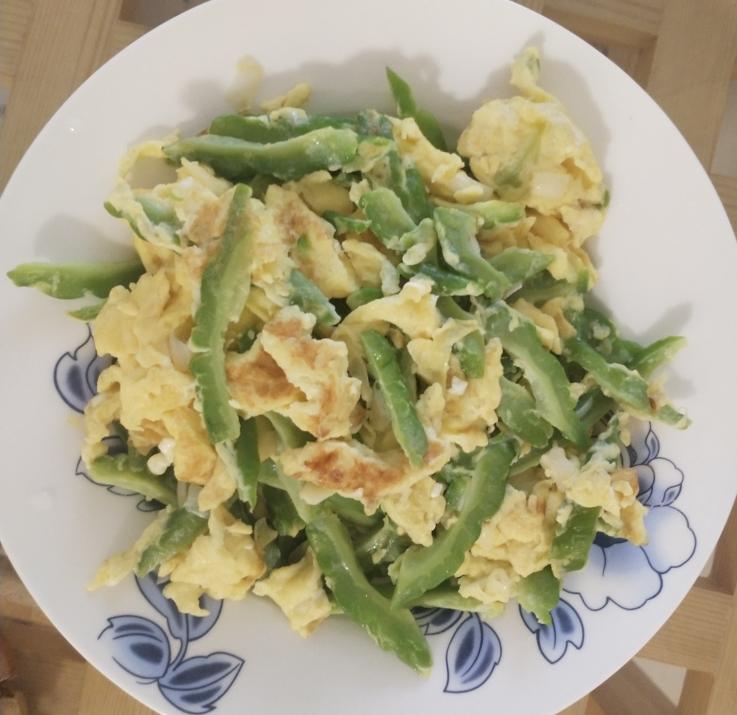 苦瓜炒鸡蛋（苦瓜清香，鸡蛋嫩滑）的做法