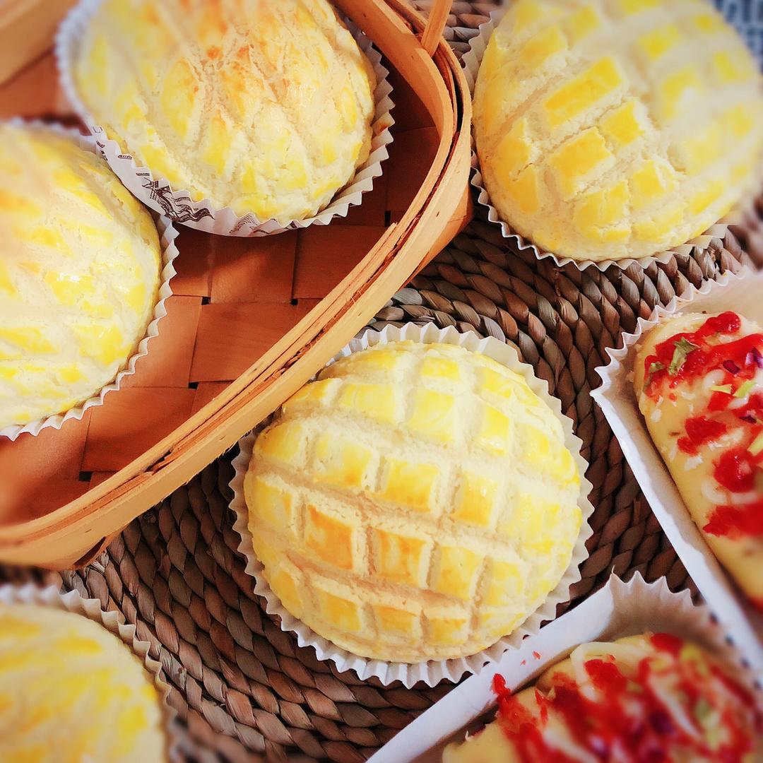 好吃到炸裂的港式菠萝包（附带制作酥皮的小视频）