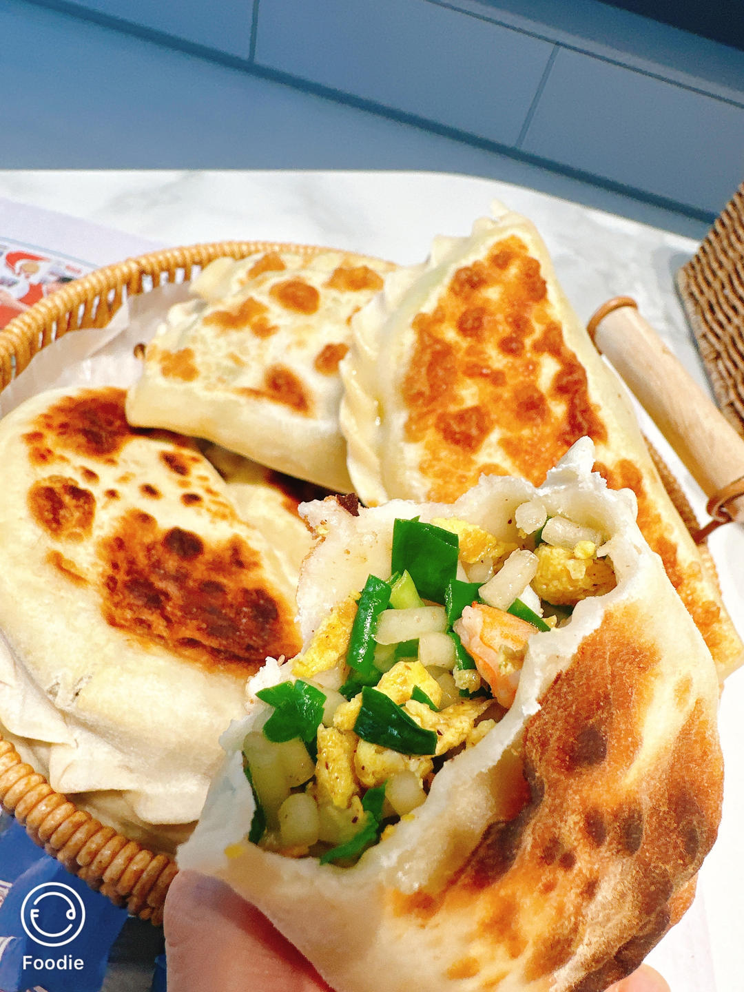 记忆里的妈妈味道！复刻老面香气的韭菜盒子教程（烫面）