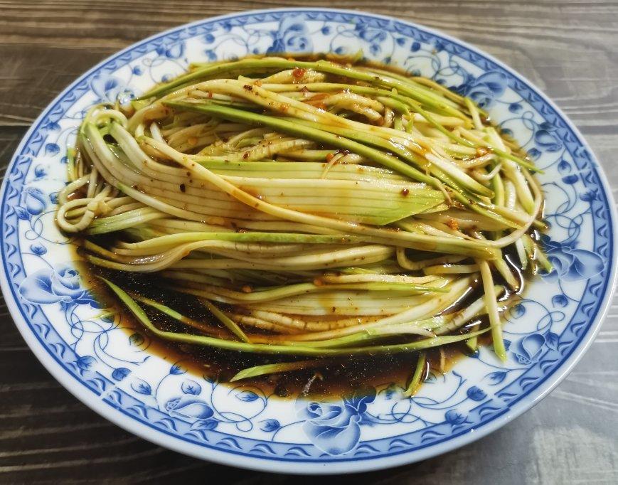 简单酸爽低脂无油凉拌西葫芦丝
