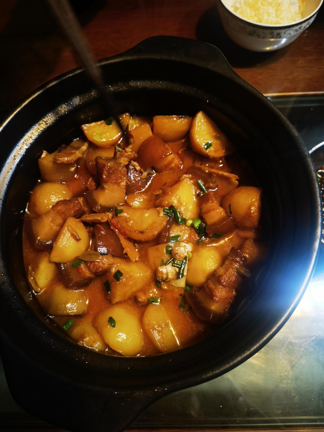 红烧肉炖土豆～肥肉不腻，瘦肉不柴的下饭神器