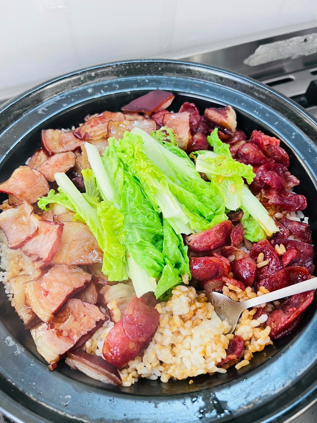 保姆级的「腊味煲仔饭2.0」加强版来了，地道老广味～
