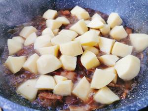 超级好吃下饭的土豆烧肉的做法 步骤9