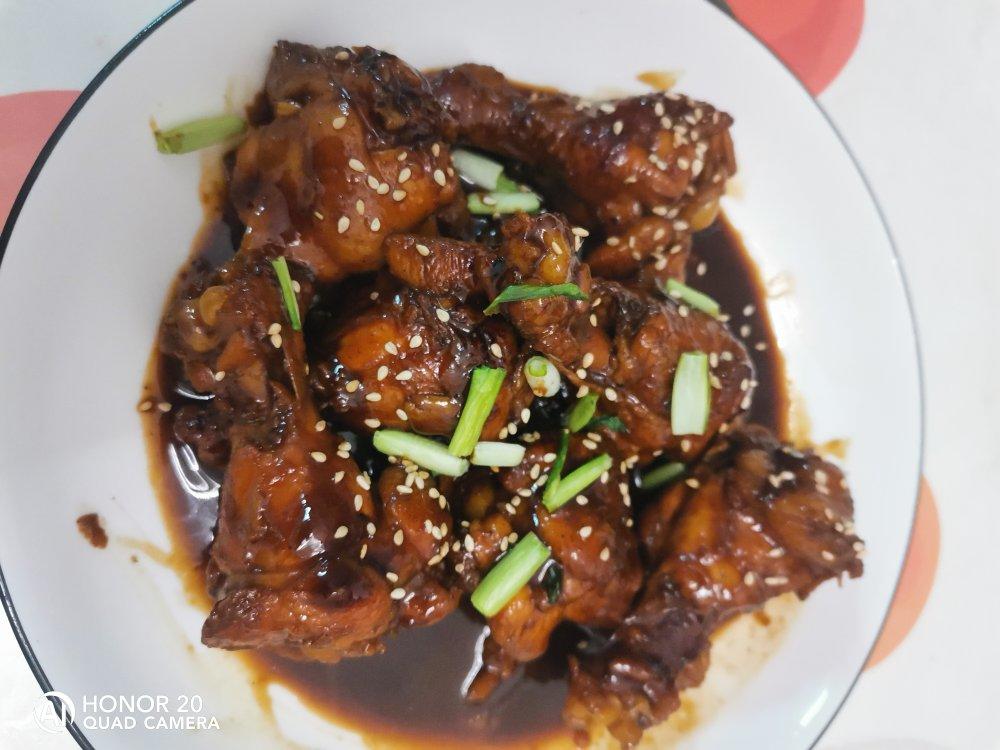 好吃到舔手指的「蒜香蜜汁鸡翅根」👍