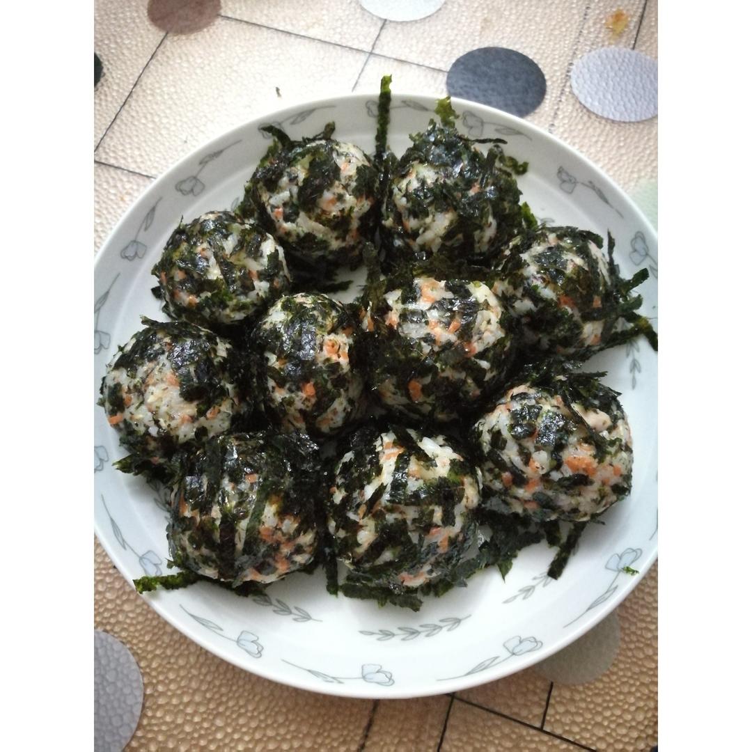 金枪鱼紫菜饭团