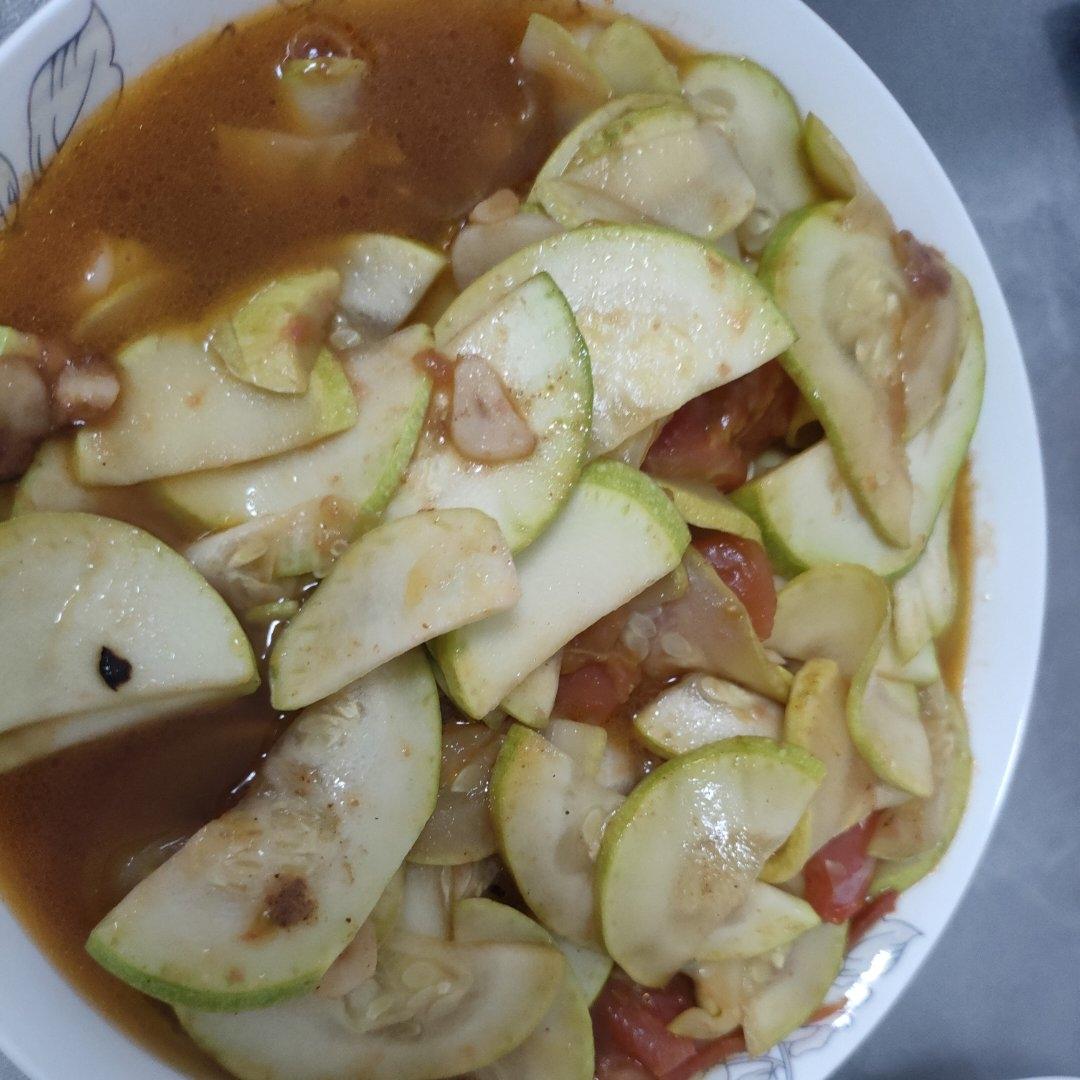 西红柿炒西葫芦