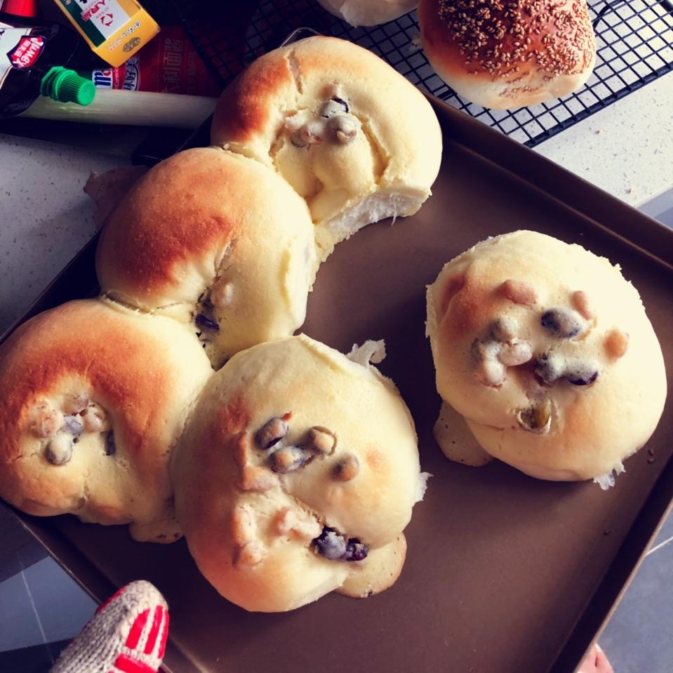 好吃到出炉就被抢光的墨西哥红豆面包