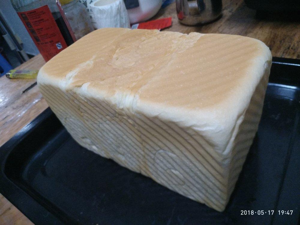 用烤箱自己做面包--手工牛奶吐司面包