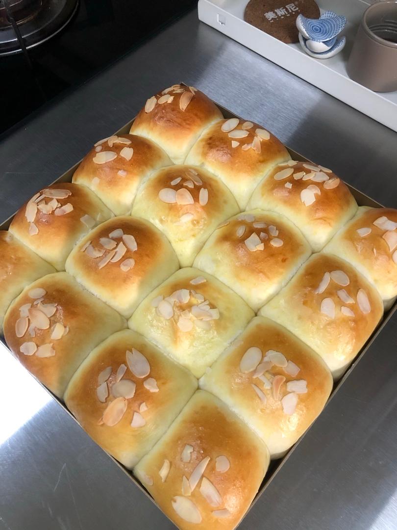 🥛超简单快手，柔软拉丝，一次发酵，牛奶小餐包