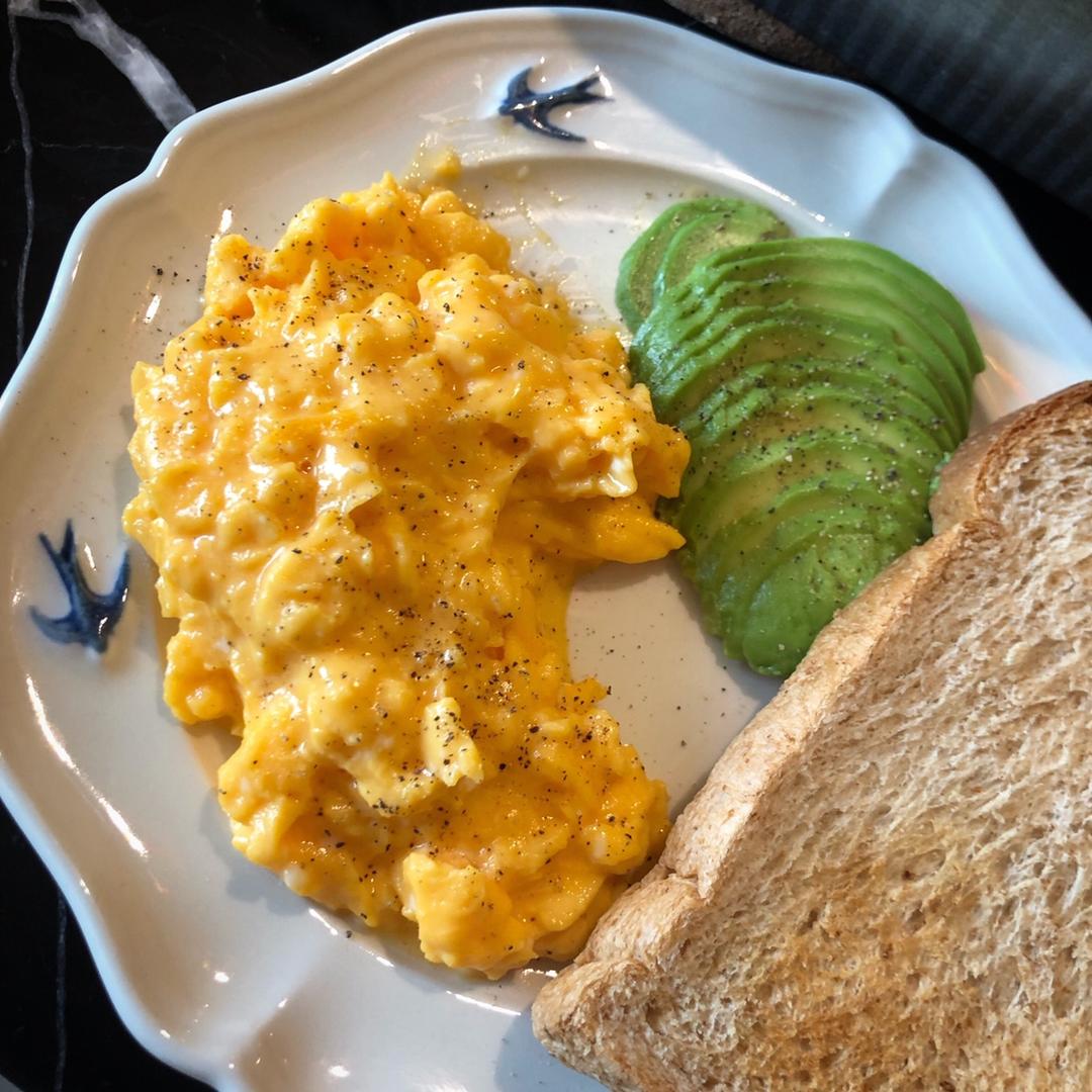 Scrambled eggs 美式炒蛋&英式炒蛋做法