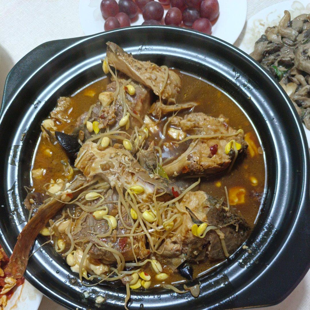 适合孩子吃的下饭菜：酱汁焖鱼