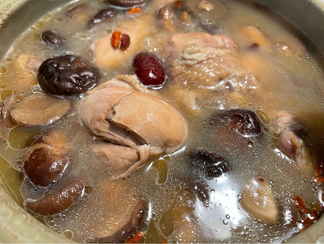 ‘补’香菇鸡腿汤
