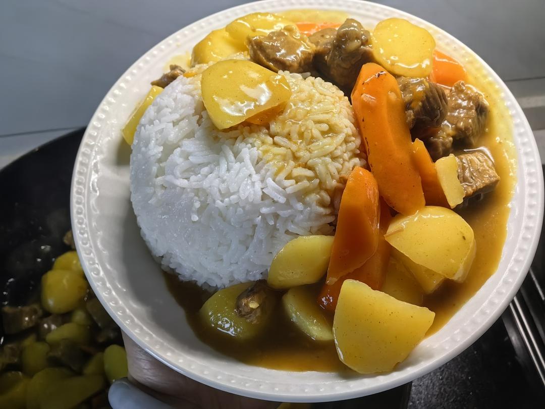 咖喱土豆牛肉盖浇饭