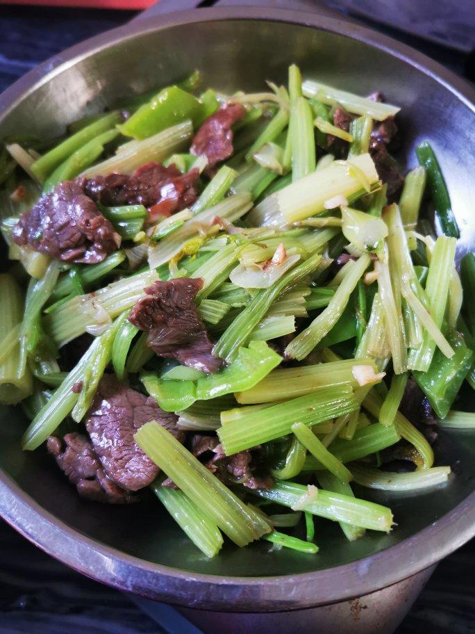 芹菜炒牛肉 快和我一起做！超级嫩！家常快手简单！