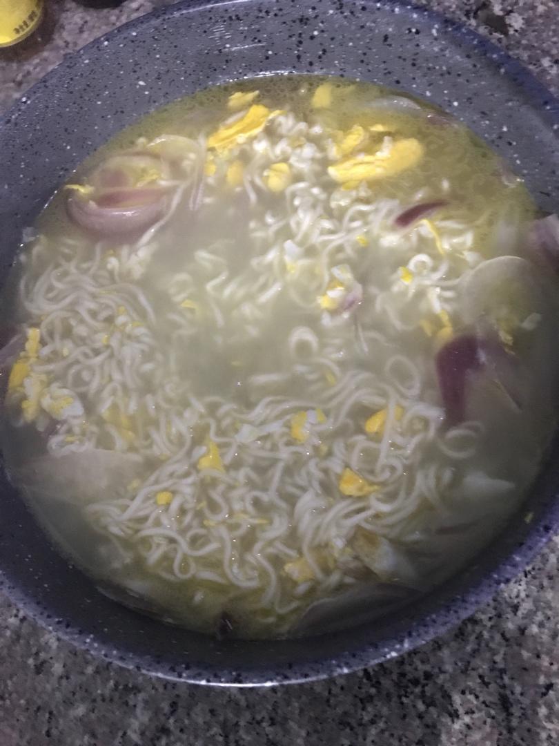 洋葱鸡蛋面