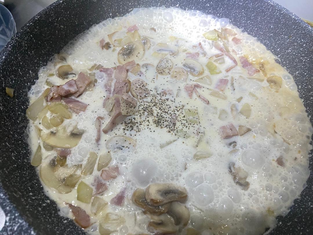 奶油蘑菇🍄培根🥓意大利面的做法 步骤7