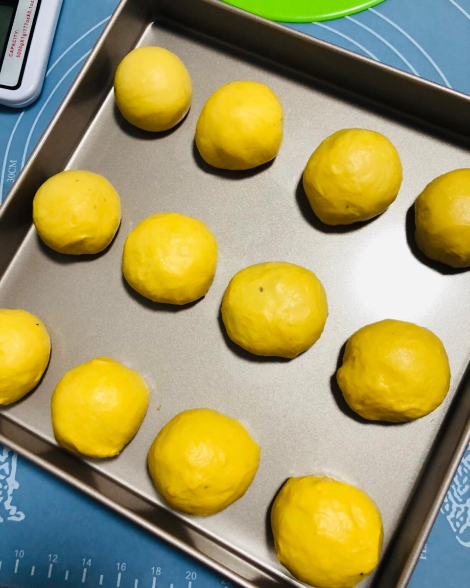 南瓜奶油小餐包（一次发酵）