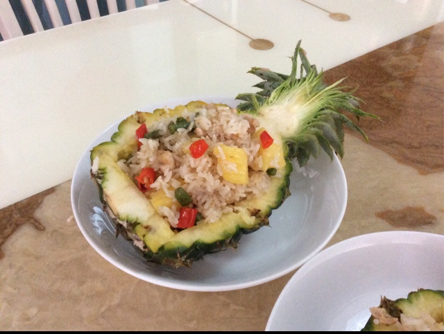 整个菠萝都是用丨菠萝饭 • 圆满素食