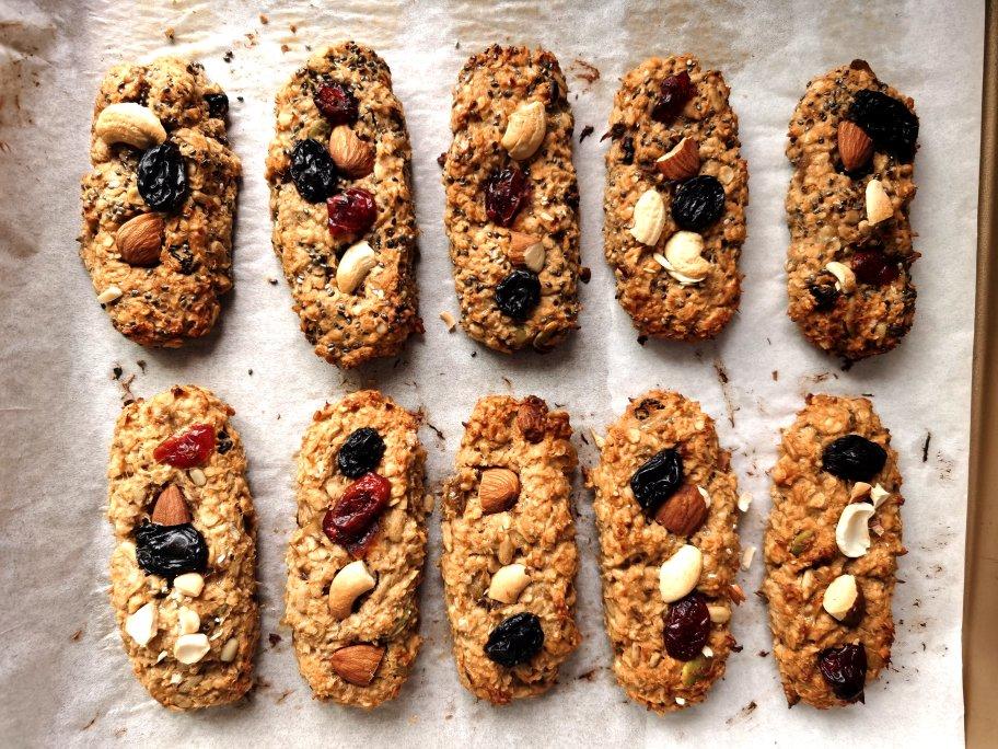 超级简单超快手-无油无糖超级健康的—香蕉燕麦坚果能量棒