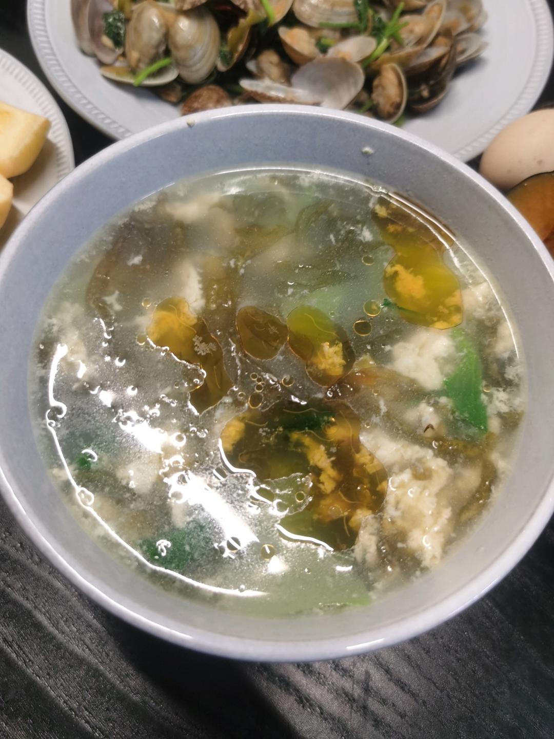 青菜紫菜平菇蛋汤