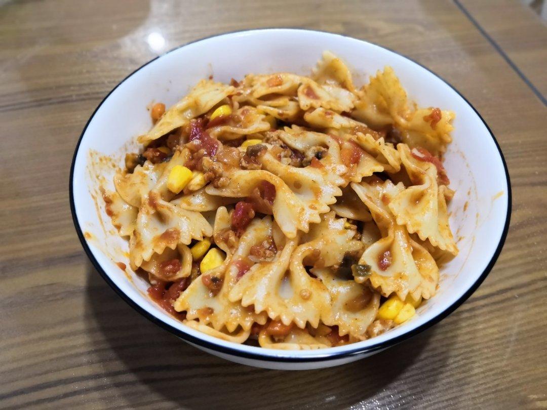 蕃茄蘑菇肉酱意大利面