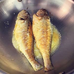 柱侯酱炖黄鱼、红烧黄鱼的做法 步骤4